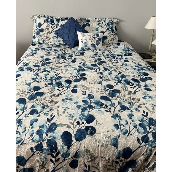 Madison Park 6 piece Queen Comforter Set with Matching Curtains - Picture 1 of 4